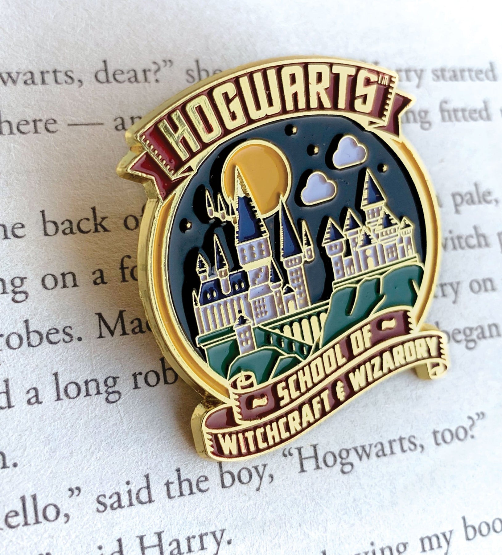 Lapel Pin - Harry Potter Hogwarts Enamel - Paper House