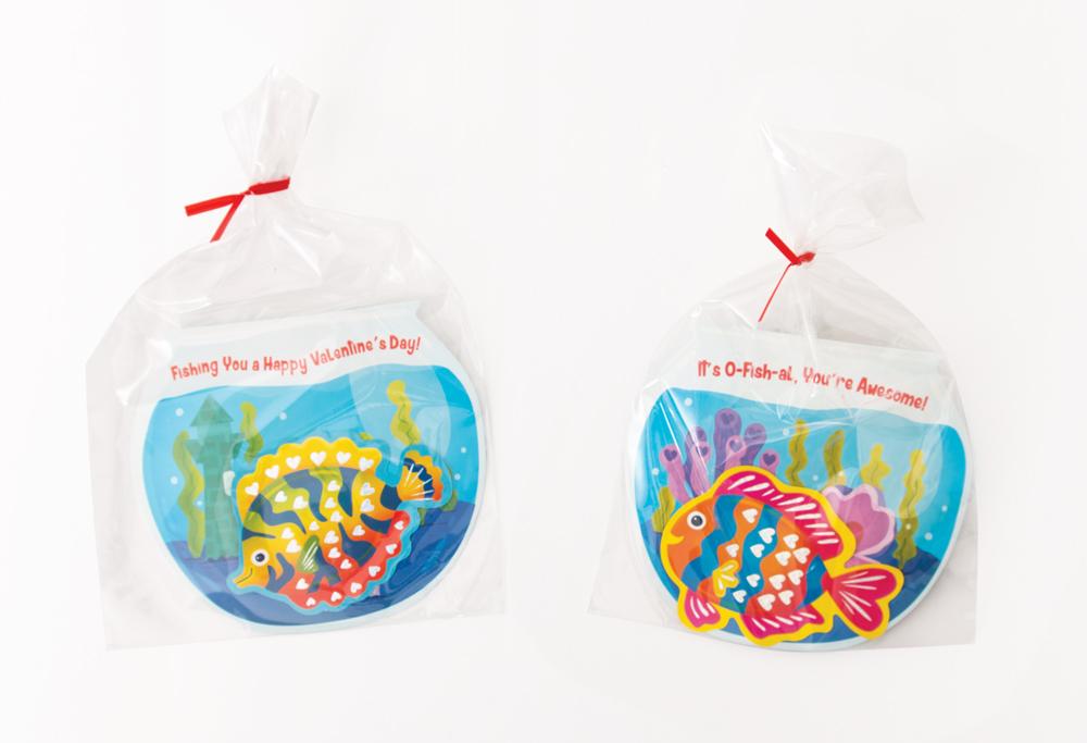 VPL-7001E - Valentine Cards Set - Shiny Fish And Fishbowl - Two clear cellophane-wrapped valentine cards featuring colorful illustrated fish in blue water scenes with red ribbon bows